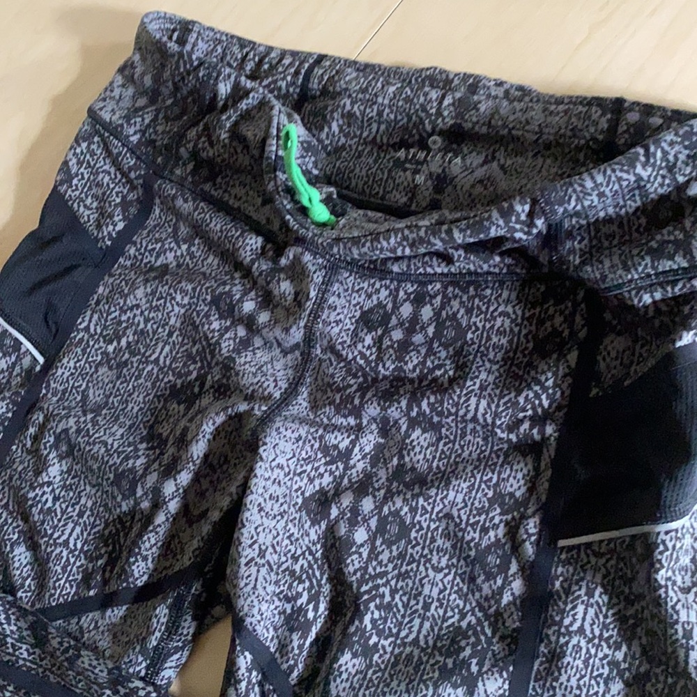 Athleta Patterned Drawstring Black/Gray Capri Leg… - image 3